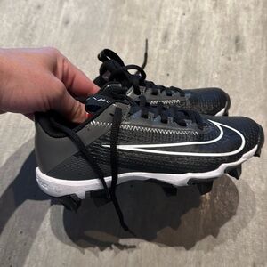 Nike boys cleats wore once